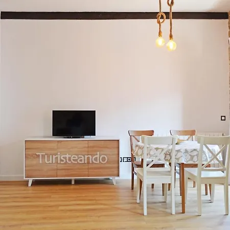 Llerandi 2c - Amplio Balcon En Edificio Historico Del Centro De San Vicente de la Barquera