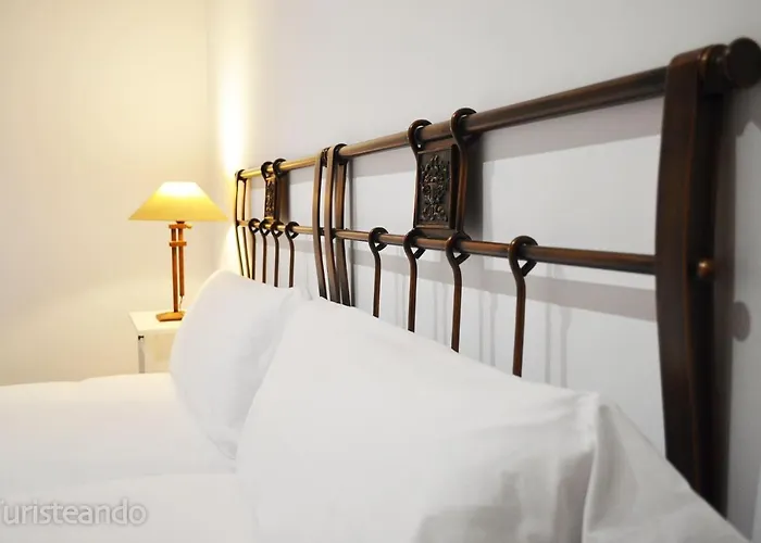 Llerandi: Historic Center Balcony Retreat Apartment San Vicente De La Barquera