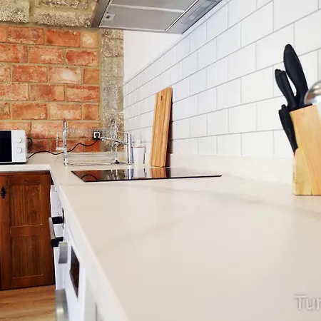 Llerandi 2c - Amplio Balcon En Edificio Historico Del Centro De Apartmán